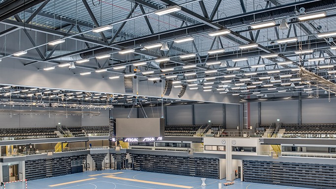 东契奇真适合洛杉矶大舞台：连续秀背传+脚踝终结助攻三分命中！